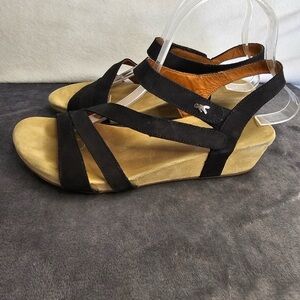 Trendy Black Strappy Sandals